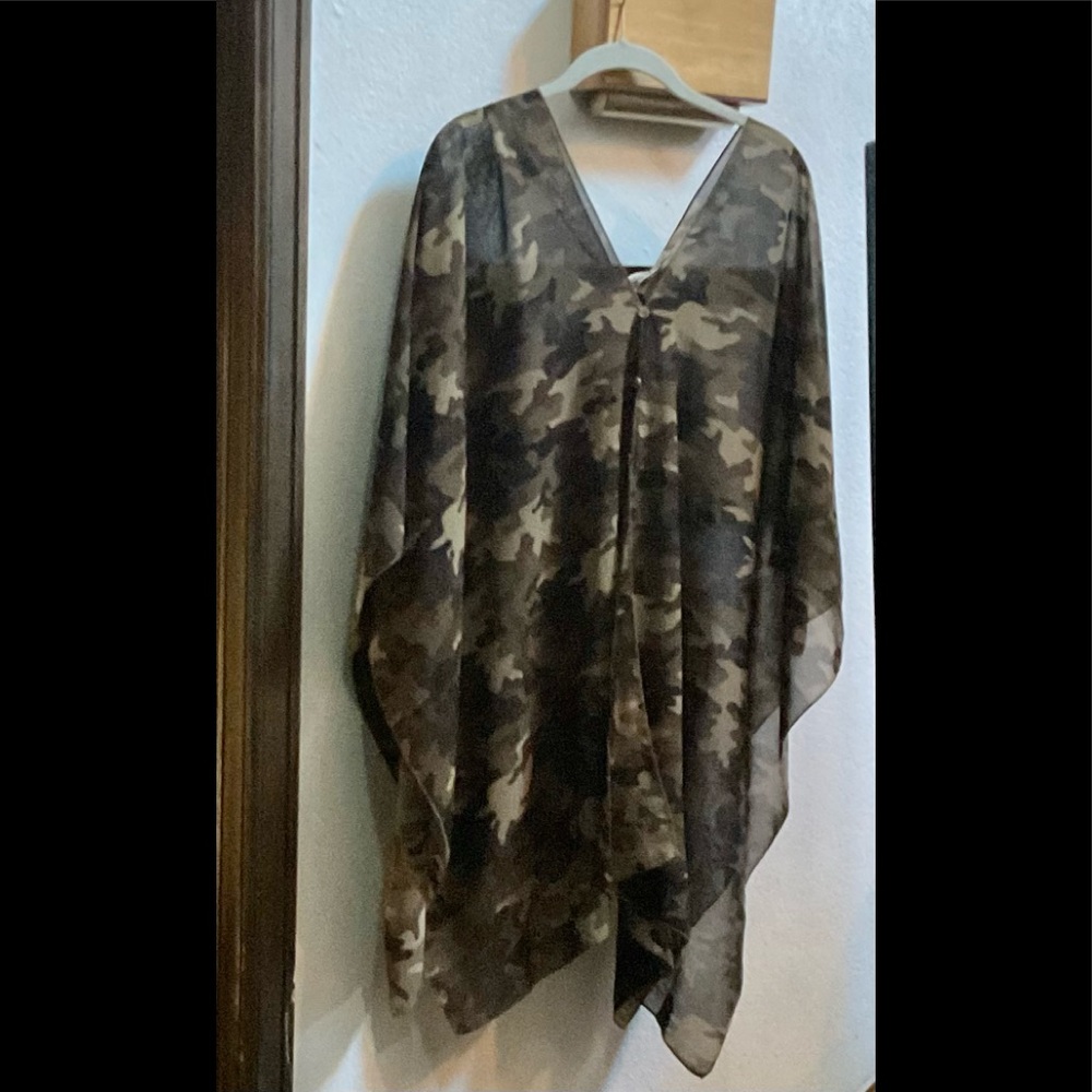 NWT Sahiba Camouflage kaftan gasa estampado
